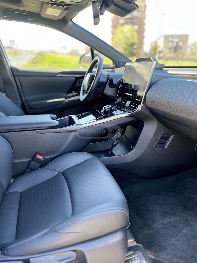 Toyota bZ4X Limited 2023 — миниатюра 11