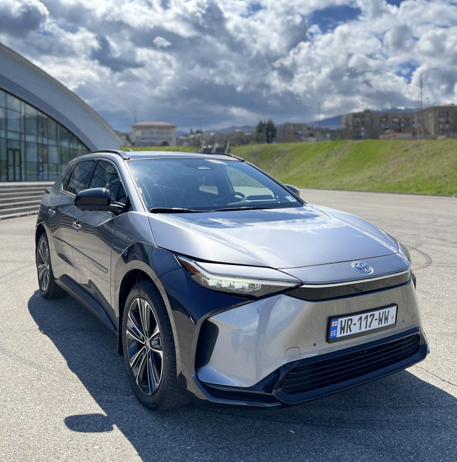 Toyota bZ4X Limited 2023 — миниатюра 2