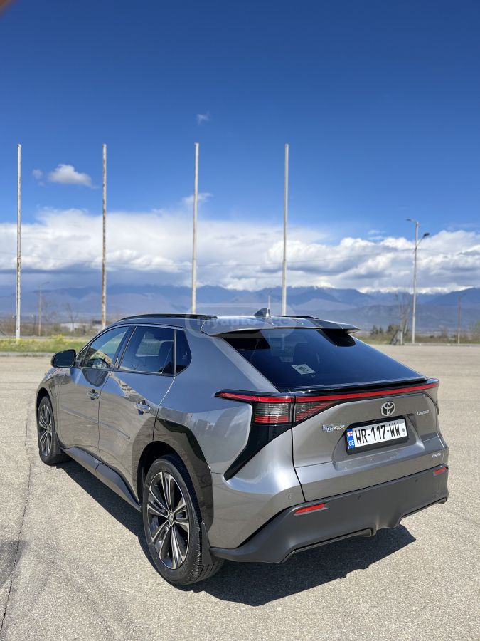Toyota bZ4X Limited 2023 — миниатюра 5