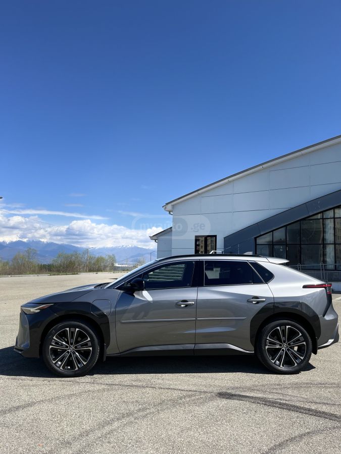 Toyota bZ4X Limited 2023 — миниатюра 7