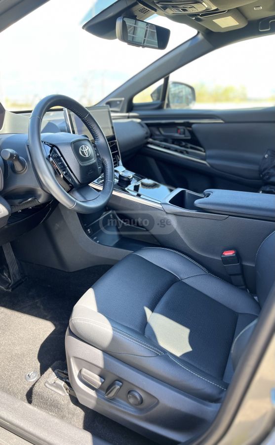 Toyota bZ4X Limited 2023 — миниатюра 9