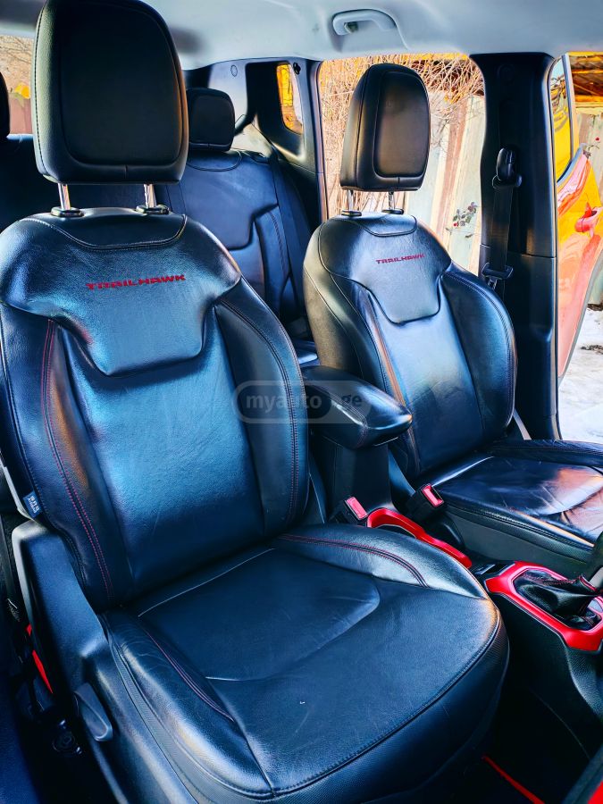 Jeep Renegade - фото 11