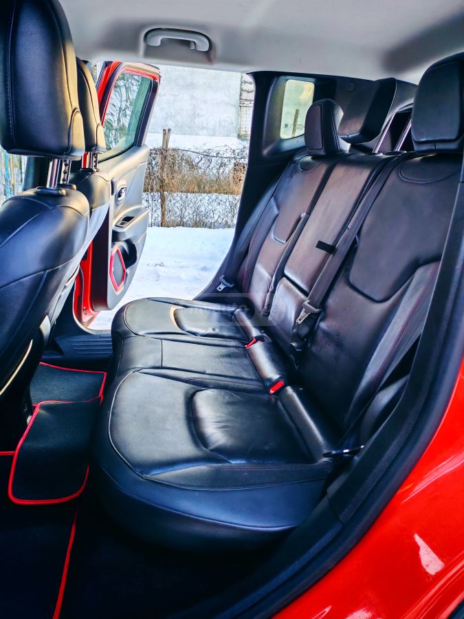 Jeep Renegade - фото 12