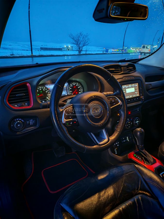 Jeep Renegade - фото 14