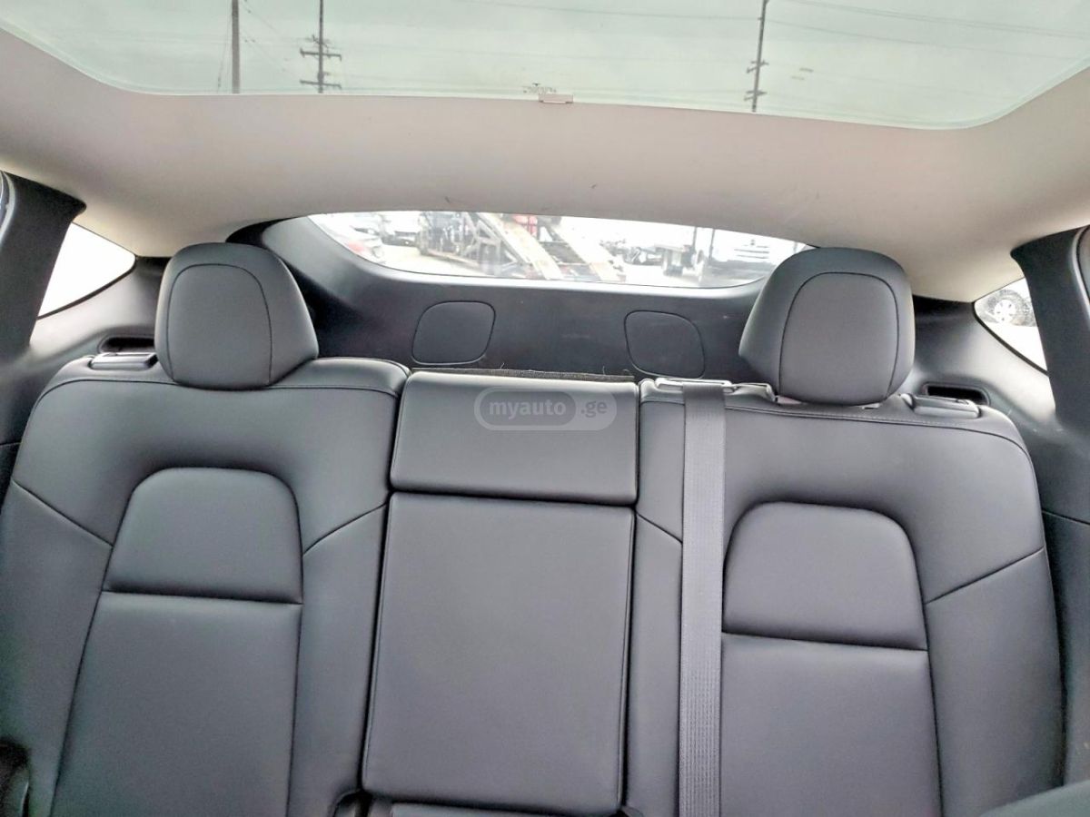 Tesla Model Y - фото 9