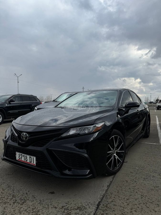 Toyota Camry - фото 1
