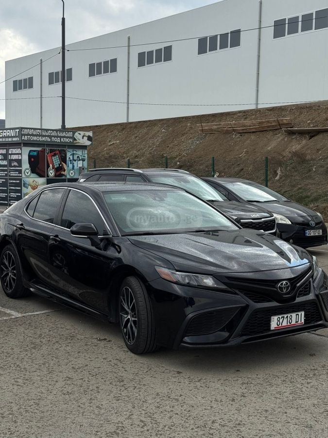 Toyota Camry - фото 2