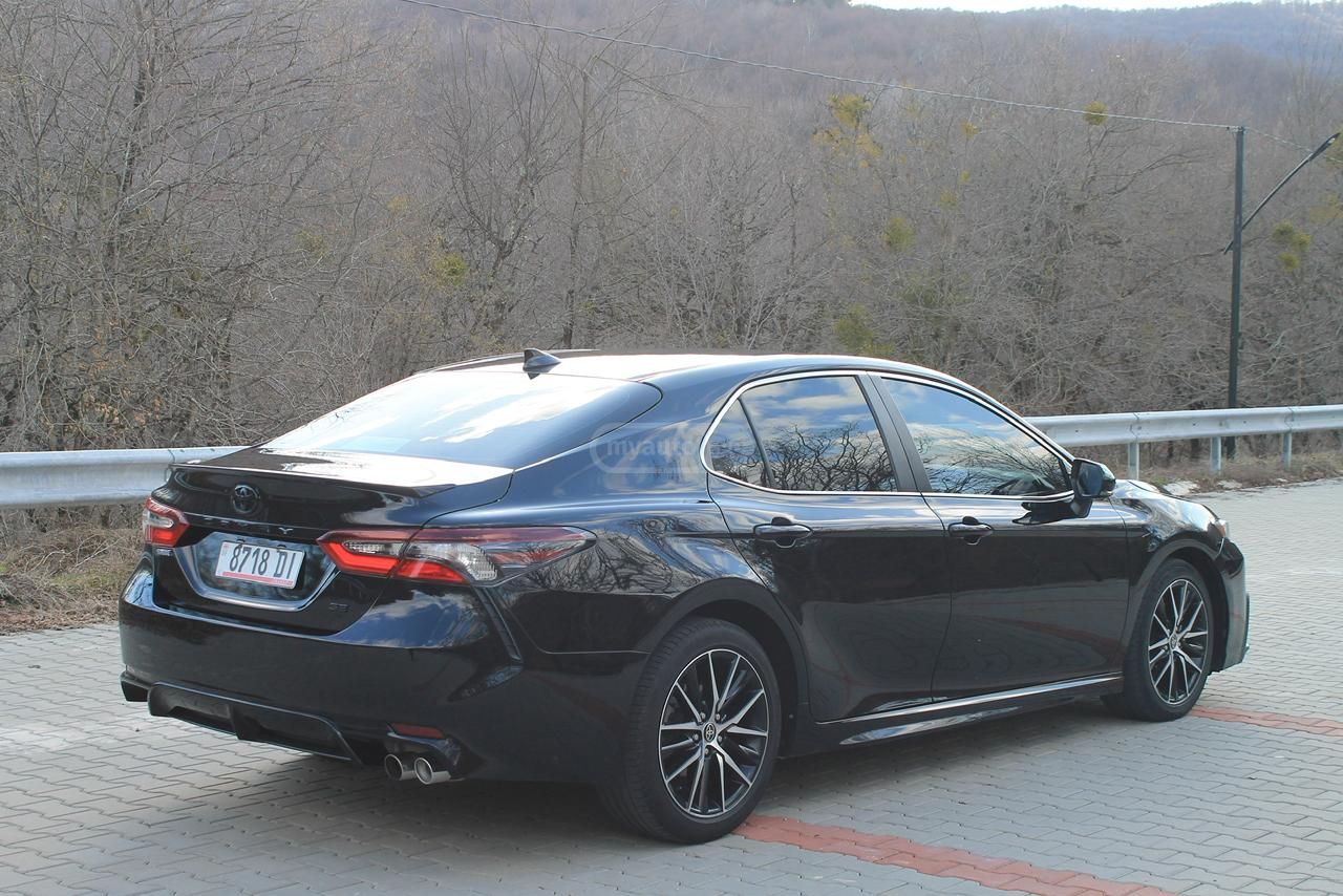 Toyota Camry - фото 7