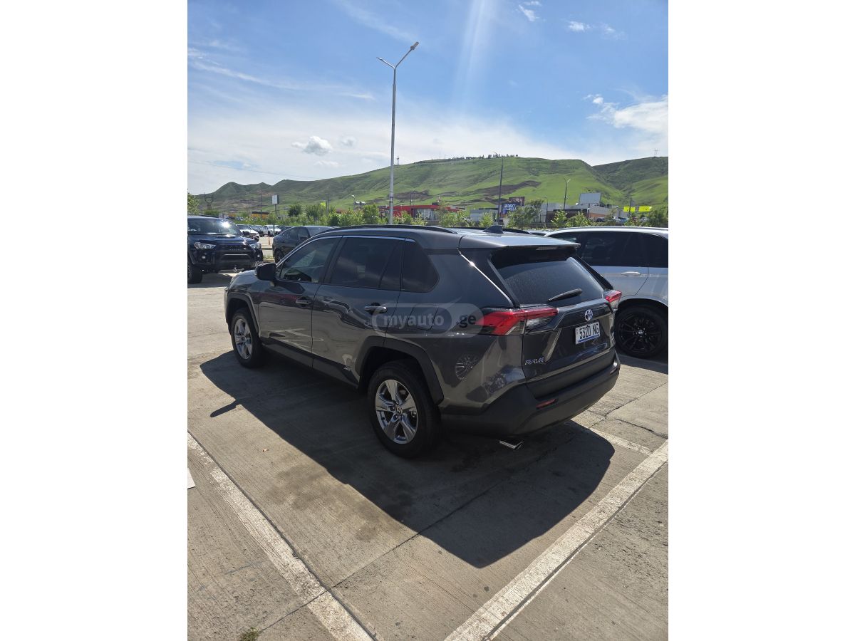 Toyota Rav 4 - фото 3