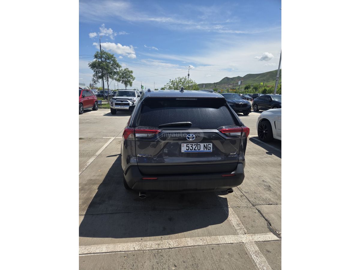 Toyota Rav 4 - фото 4