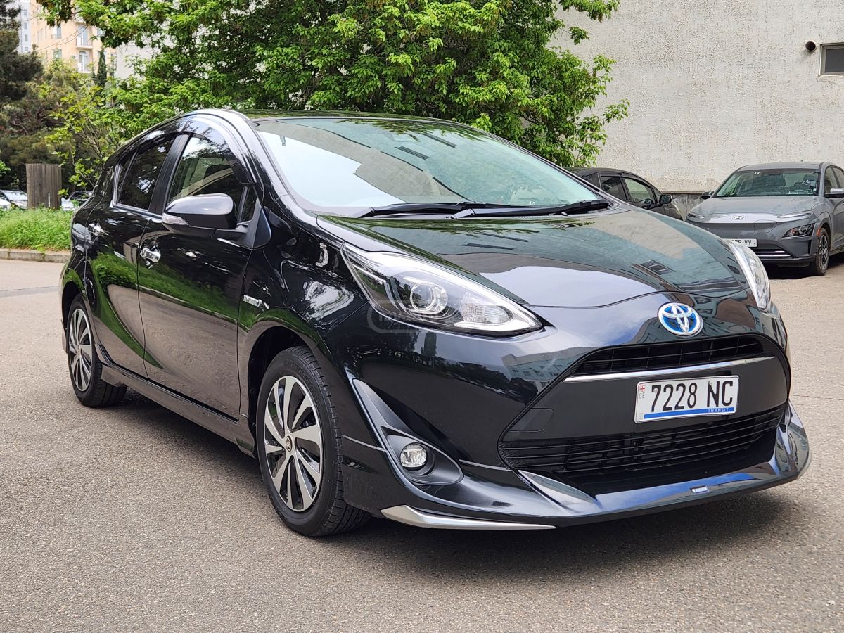 Toyota Aqua - фото 1
