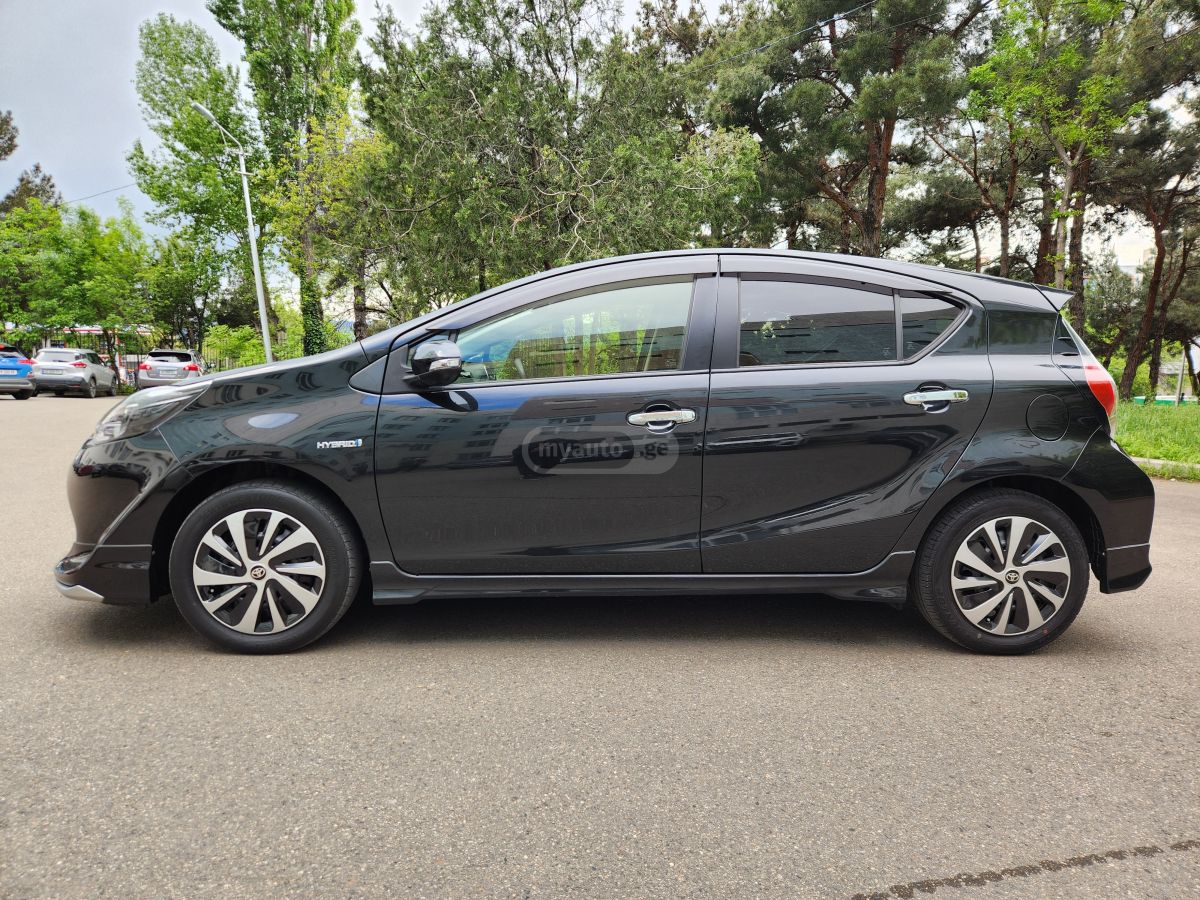 Toyota Aqua - фото 4