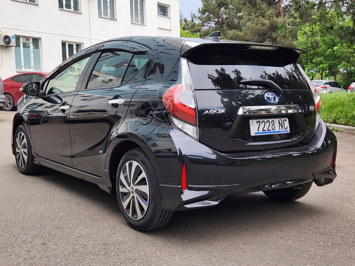Toyota Aqua - фото 5