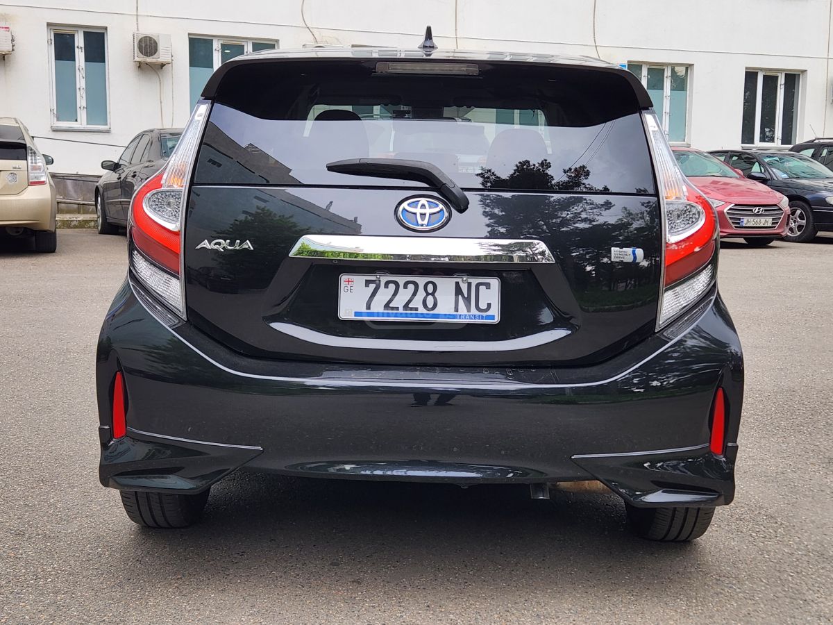 Toyota Aqua - фото 6