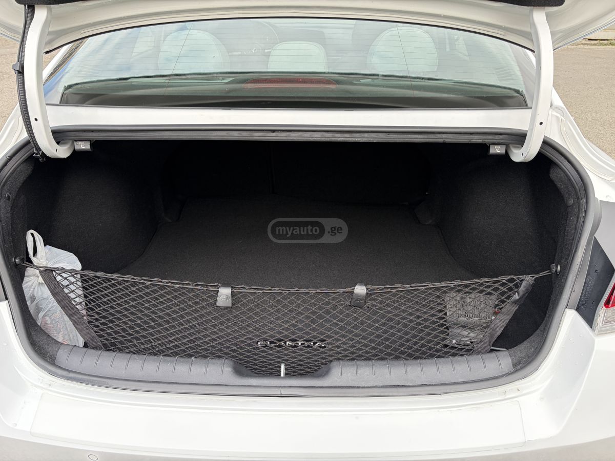 Hyundai Elantra - фото 14