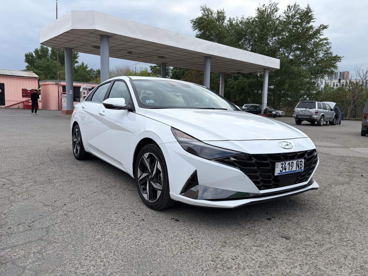 Hyundai Elantra - фото 3