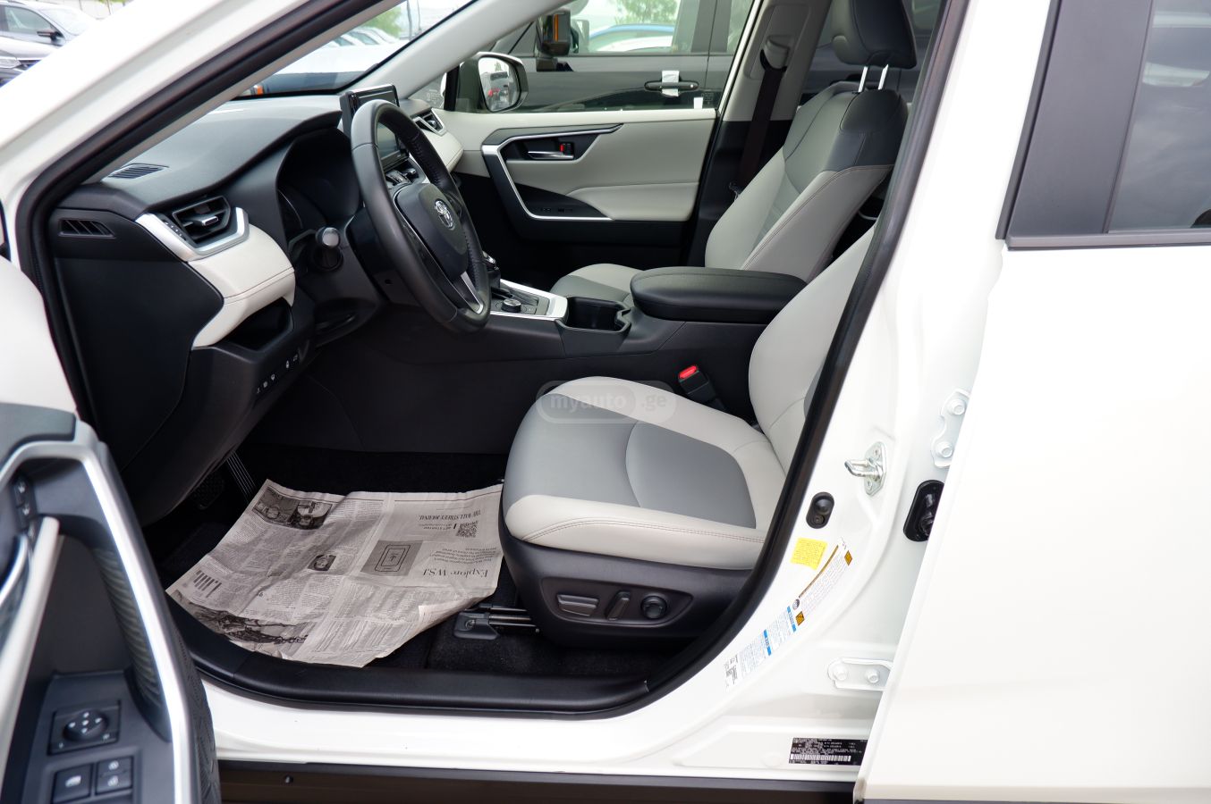 Toyota Rav 4 - фото 8
