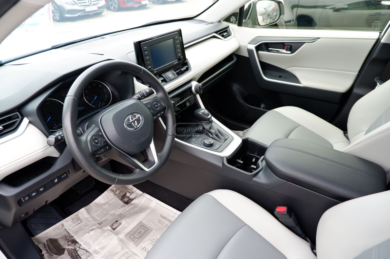 Toyota Rav 4 - фото 9