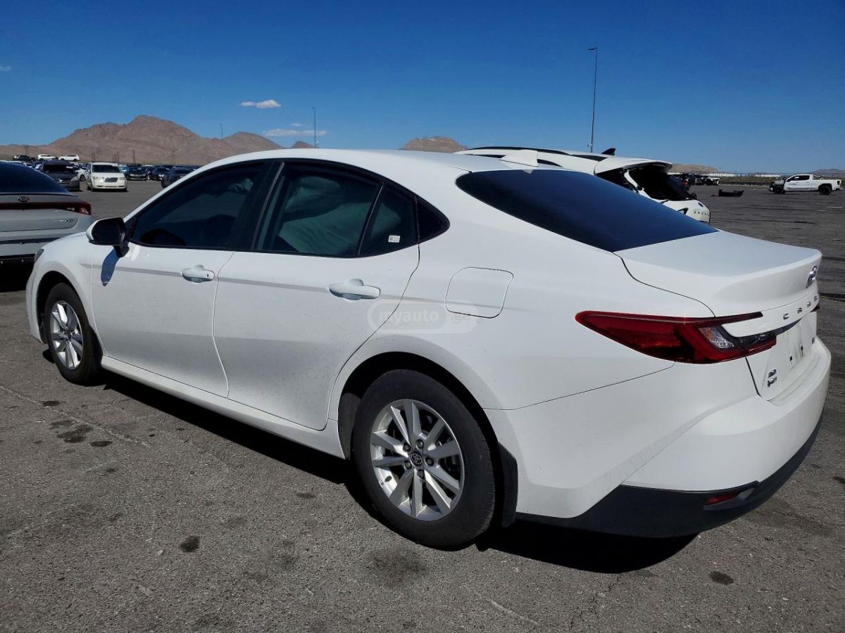 Toyota Camry - фото 2