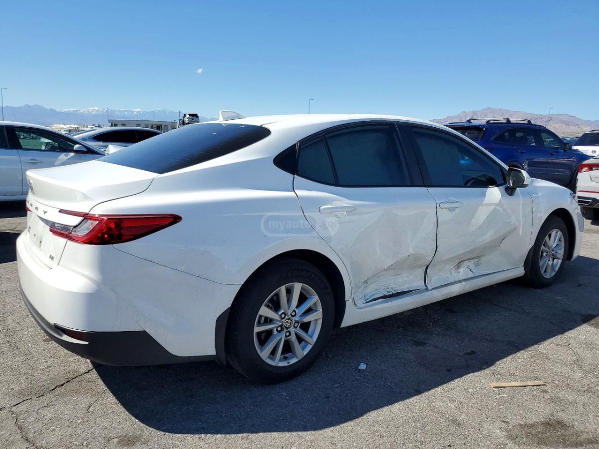 Toyota Camry - фото 3
