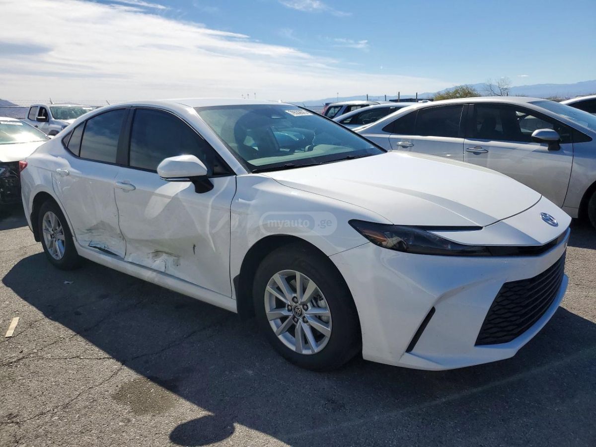 Toyota Camry - фото 4