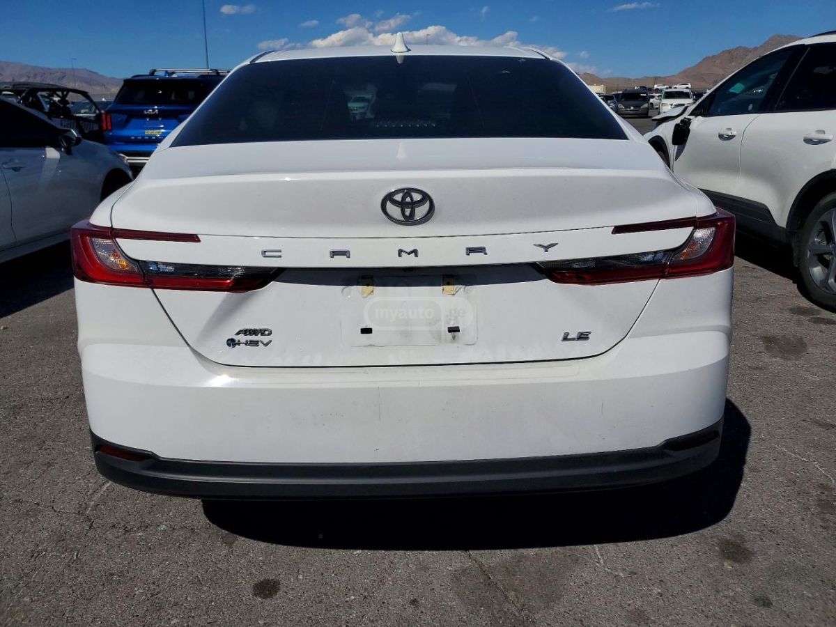 Toyota Camry - фото 6