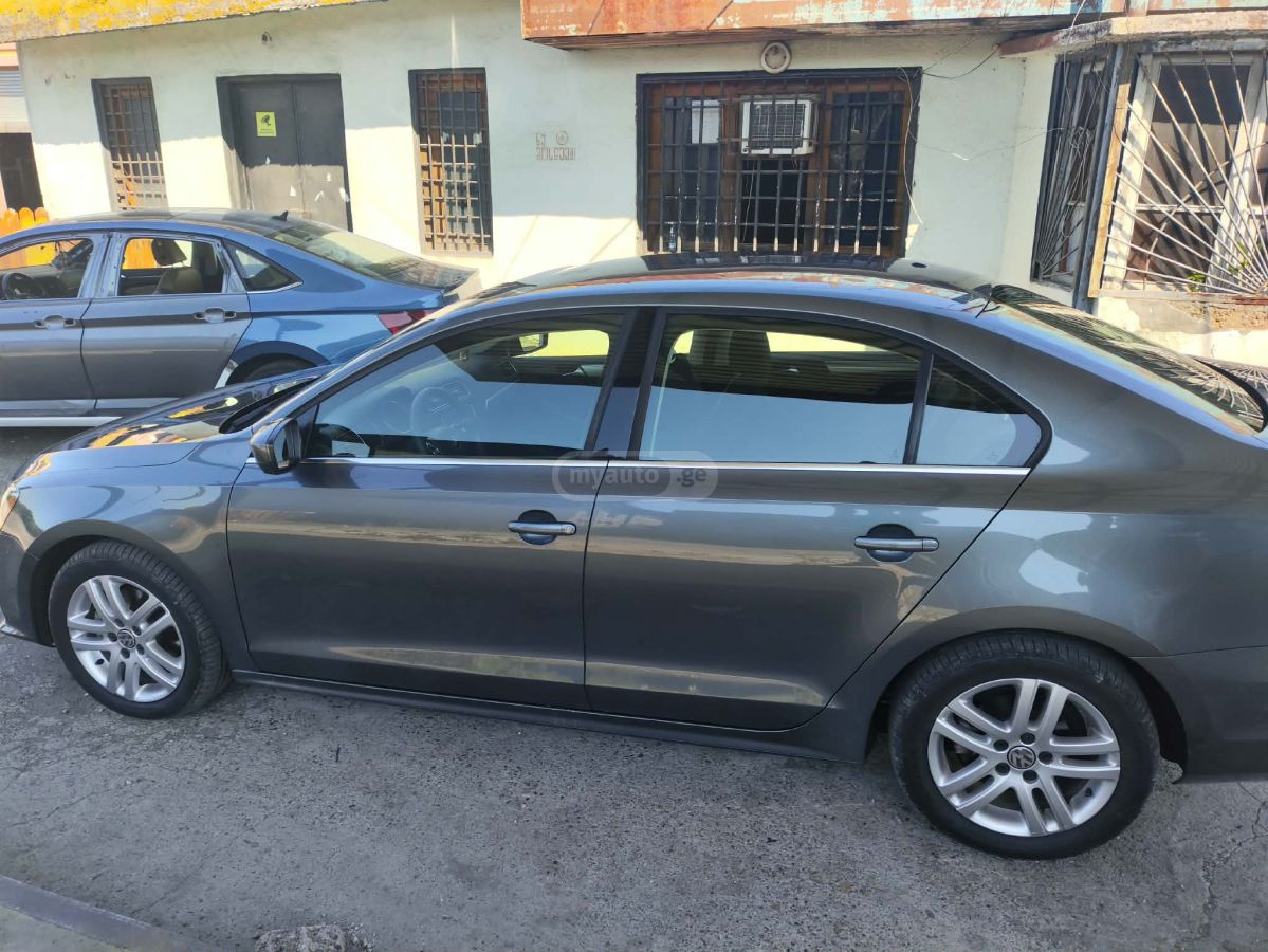 Volkswagen Jetta - фото 3