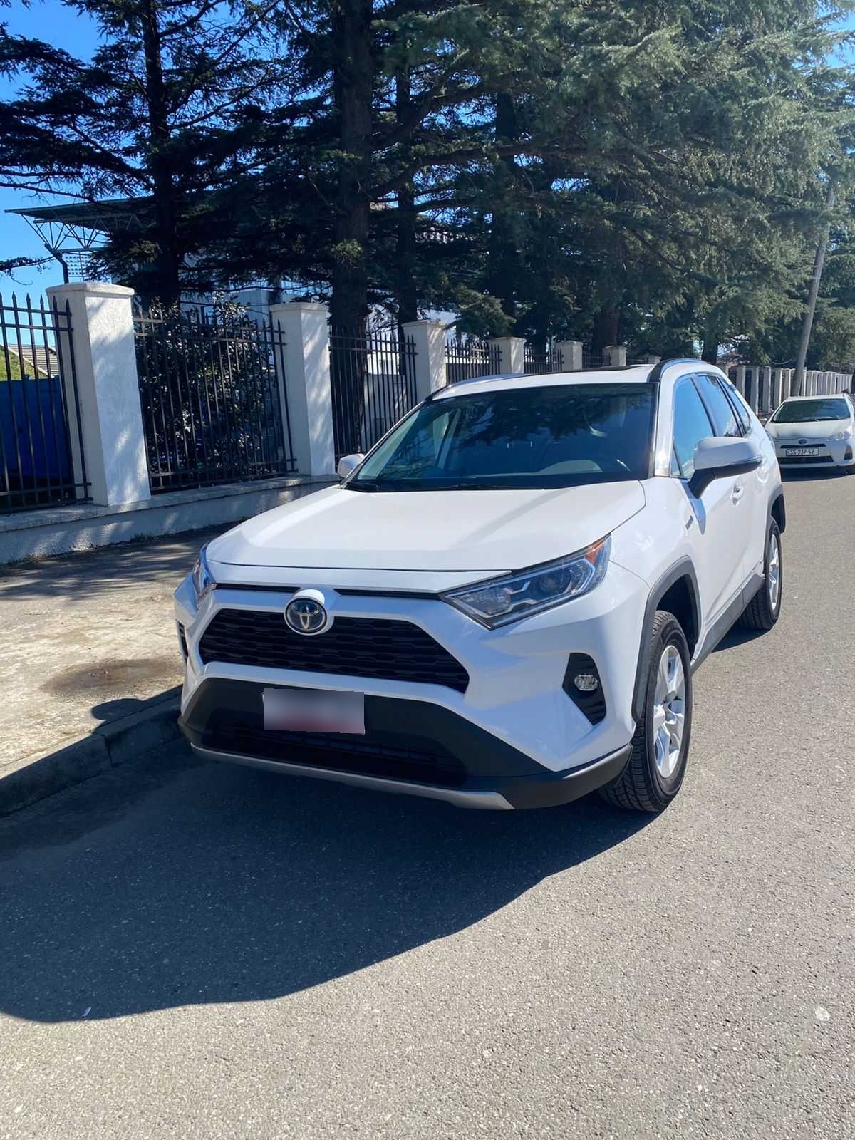 Toyota RAV 4 - фото 1