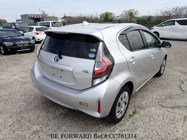 Toyota Aqua - фото 3