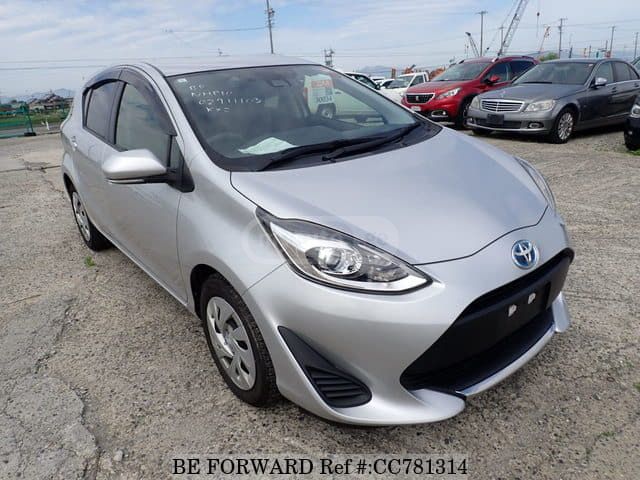 Toyota Aqua - фото 8