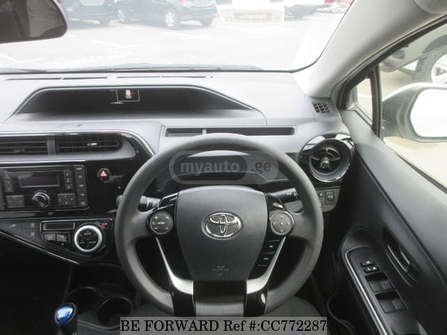 Toyota Aqua - фото 2