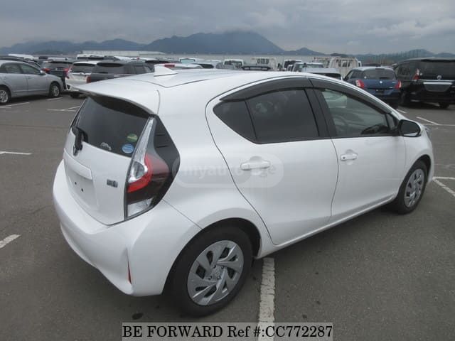 Toyota Aqua - фото 3