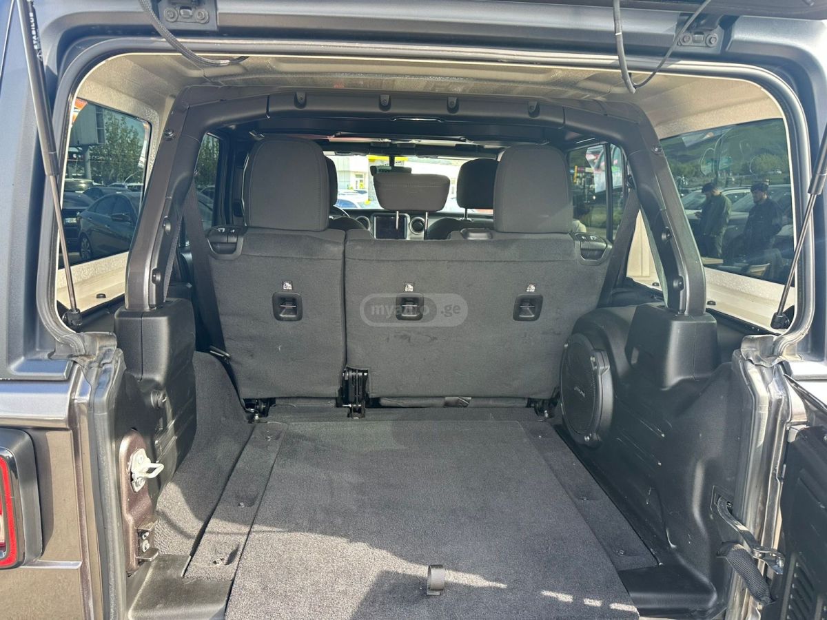 Jeep Wrangler - фото 10