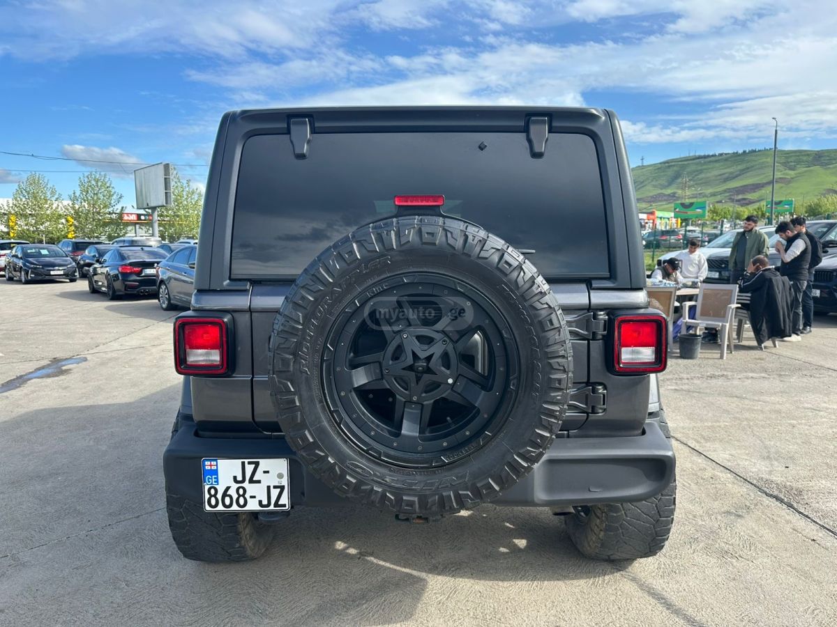 Jeep Wrangler - фото 12
