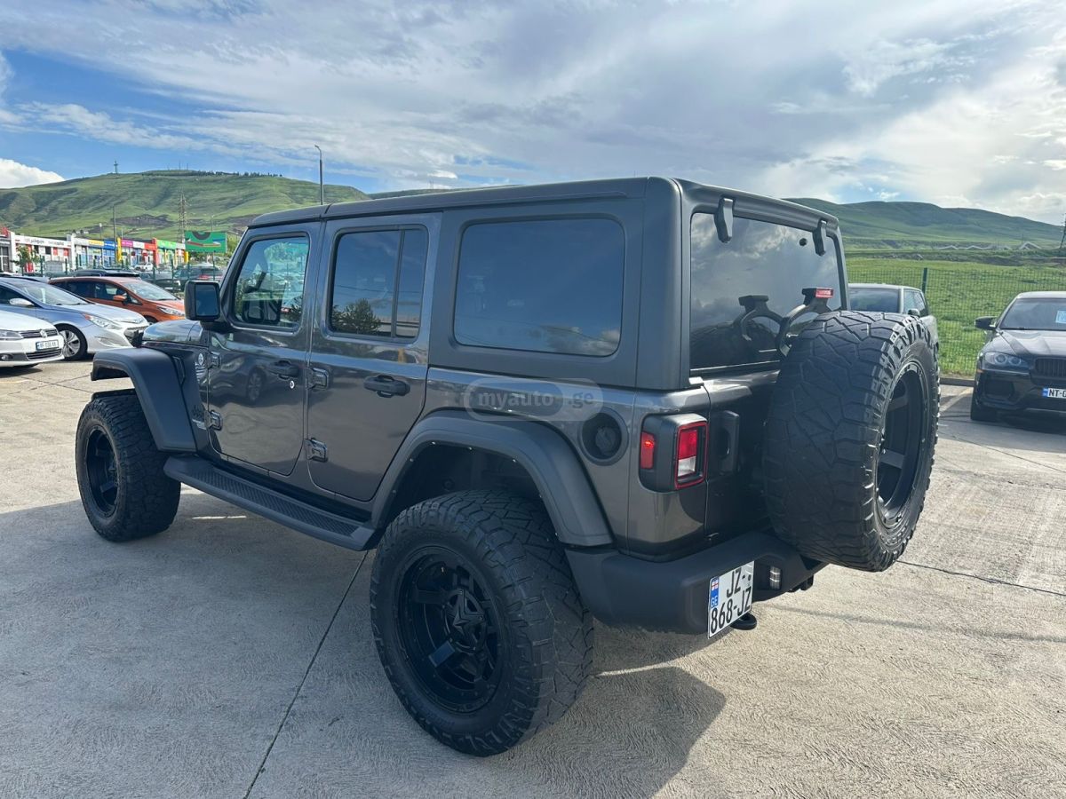 Jeep Wrangler - фото 13