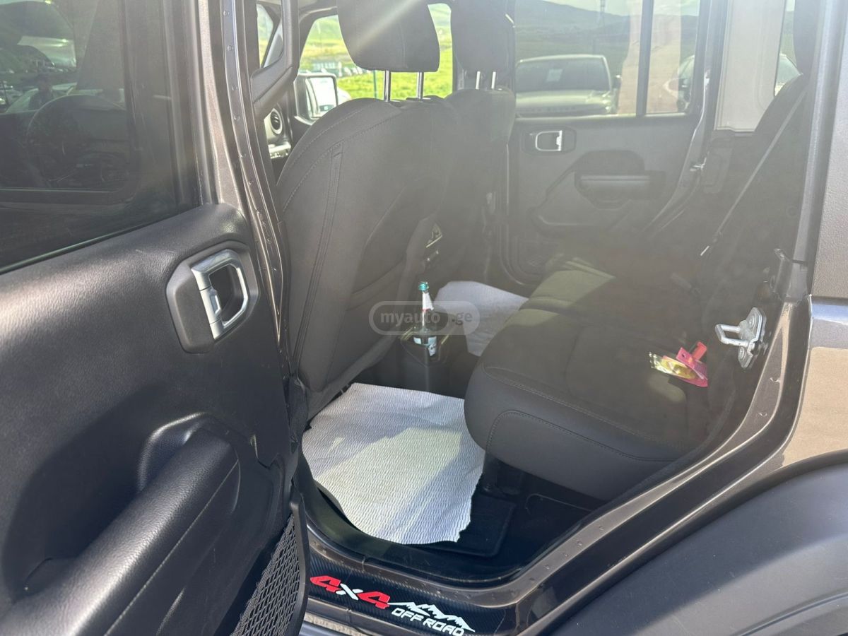 Jeep Wrangler - фото 4