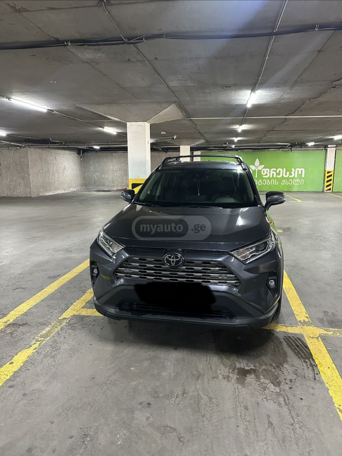 Toyota RAV 4 - фото 1