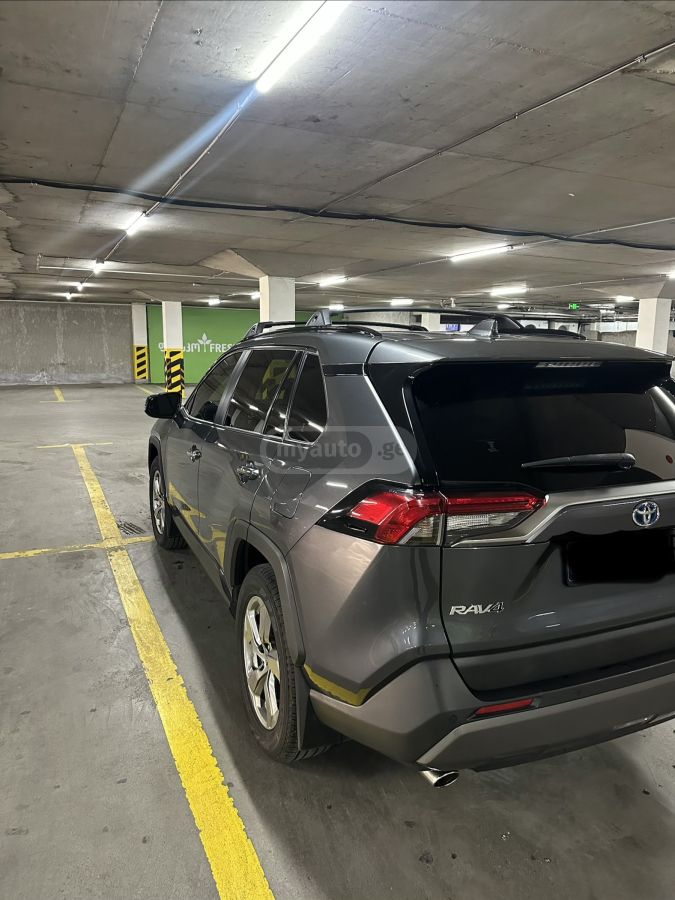 Toyota RAV 4 - фото 4