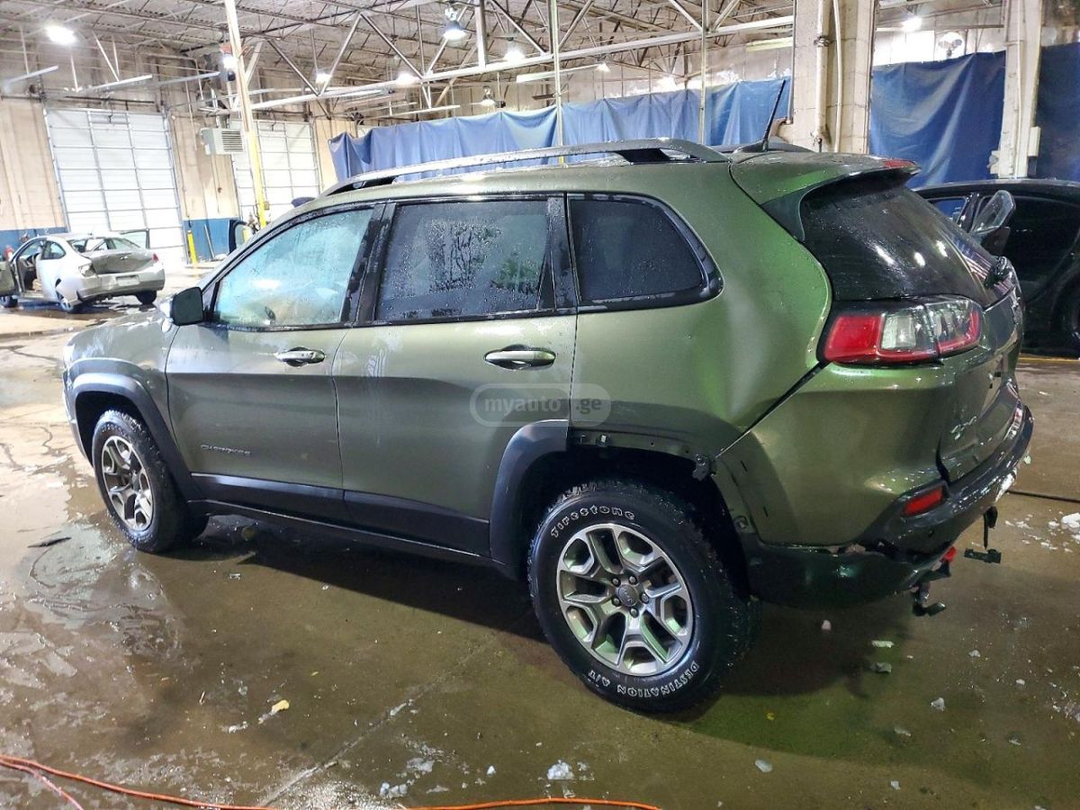 Jeep Cherokee - фото 2