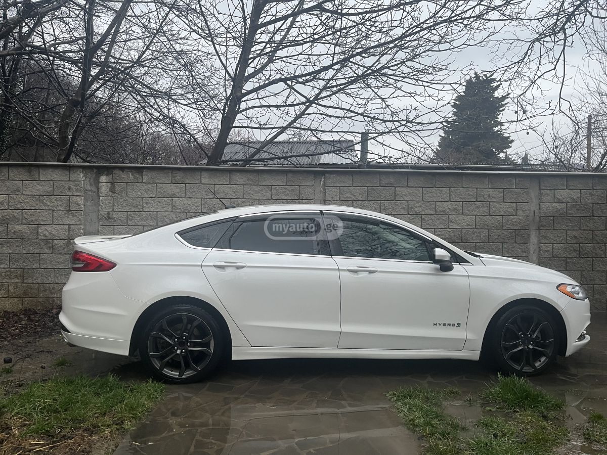 Ford Fusion - фото 1