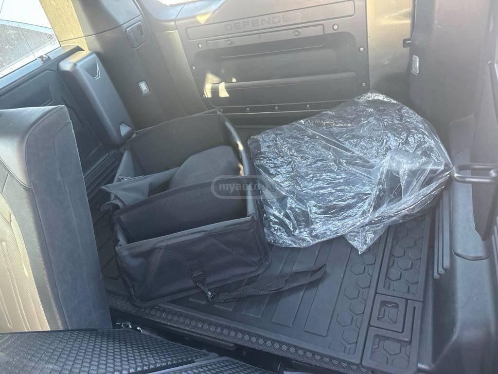 Land Rover Defender 110 - фото 11