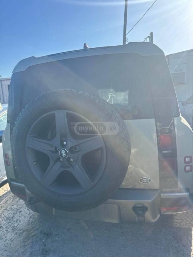 Land Rover Defender 110 - фото 6