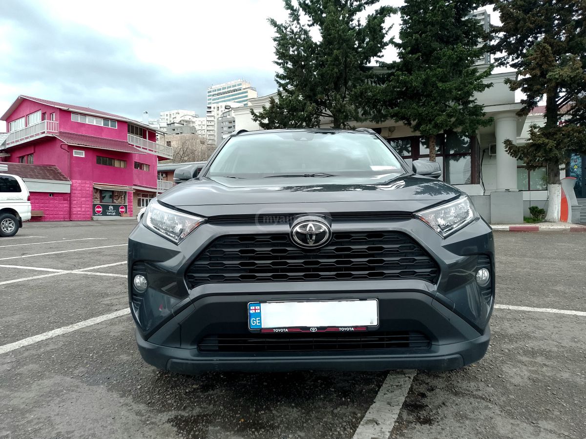 Toyota RAV 4 - фото 1