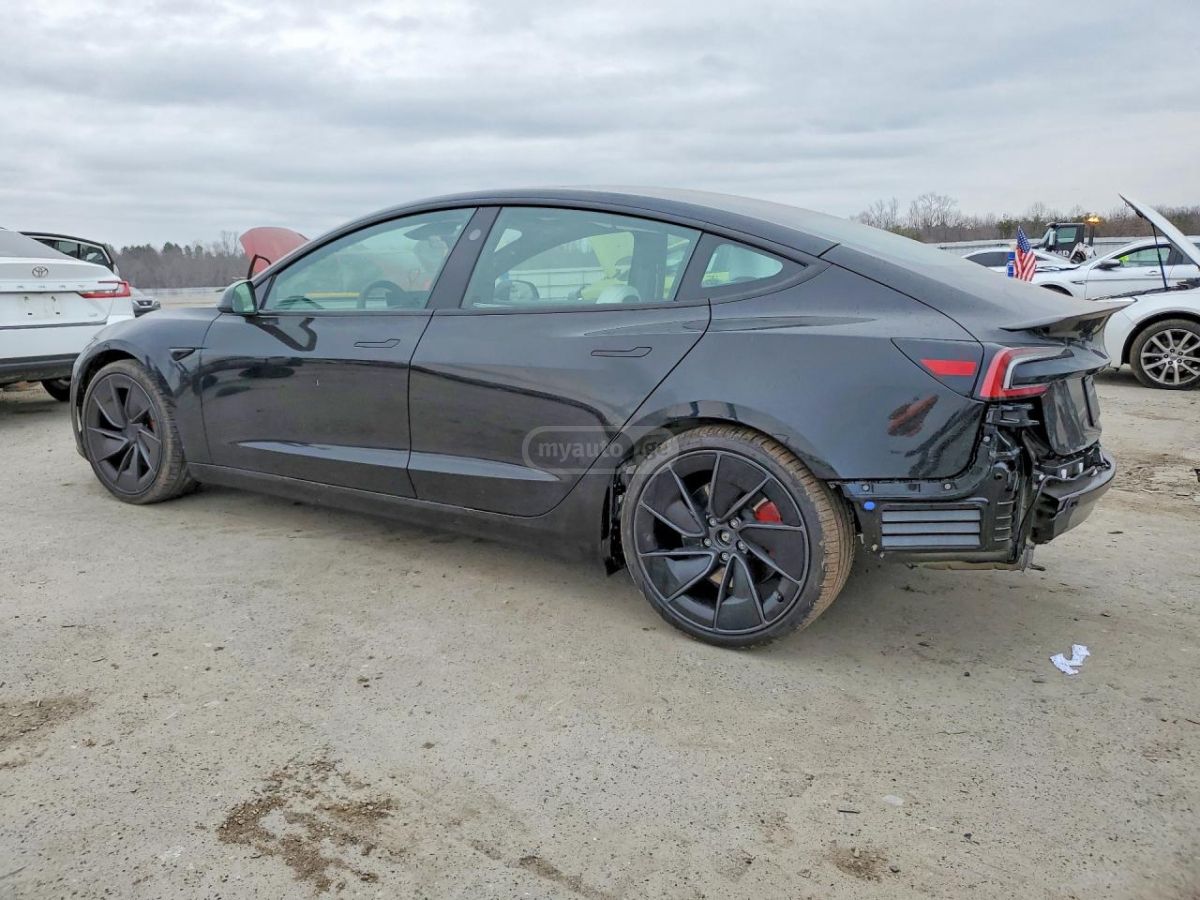 Tesla Model 3 - фото 2