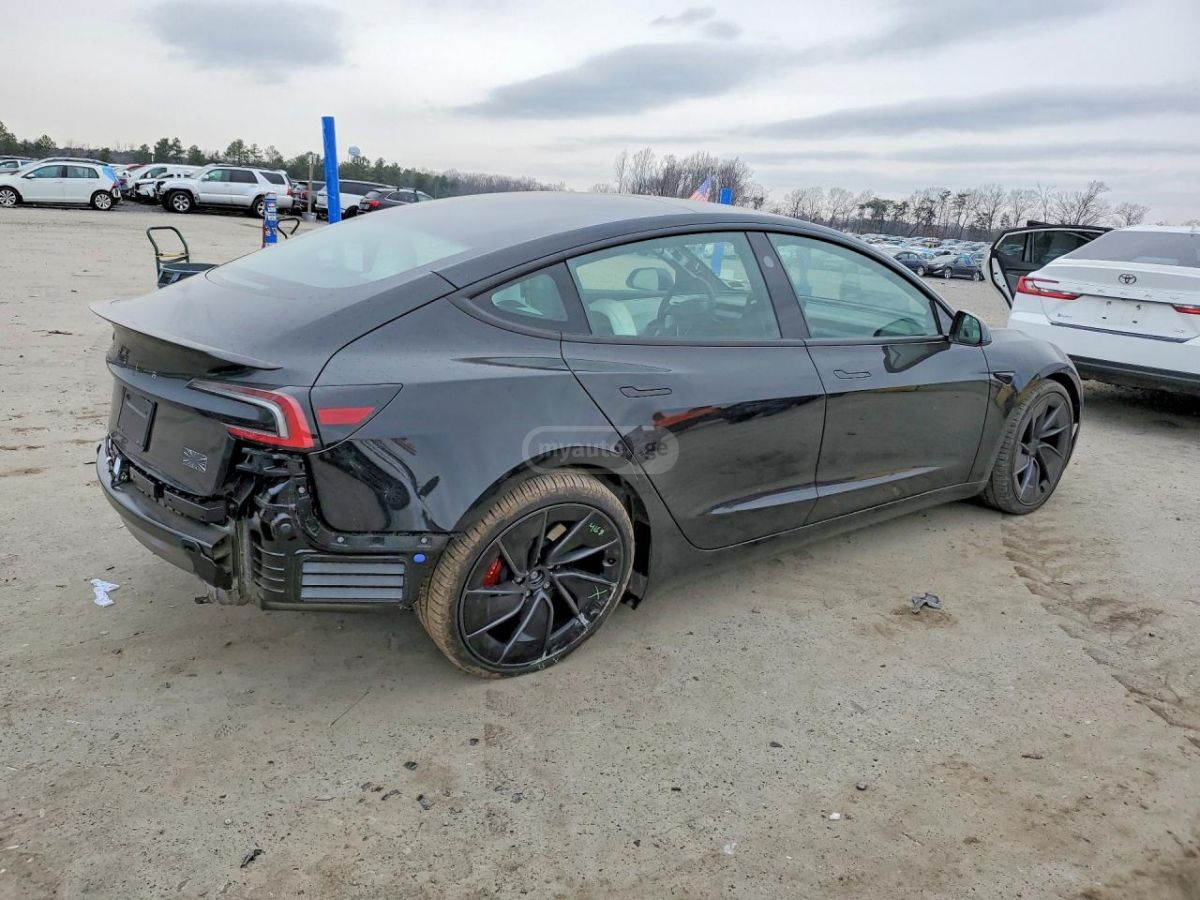 Tesla Model 3 - фото 3