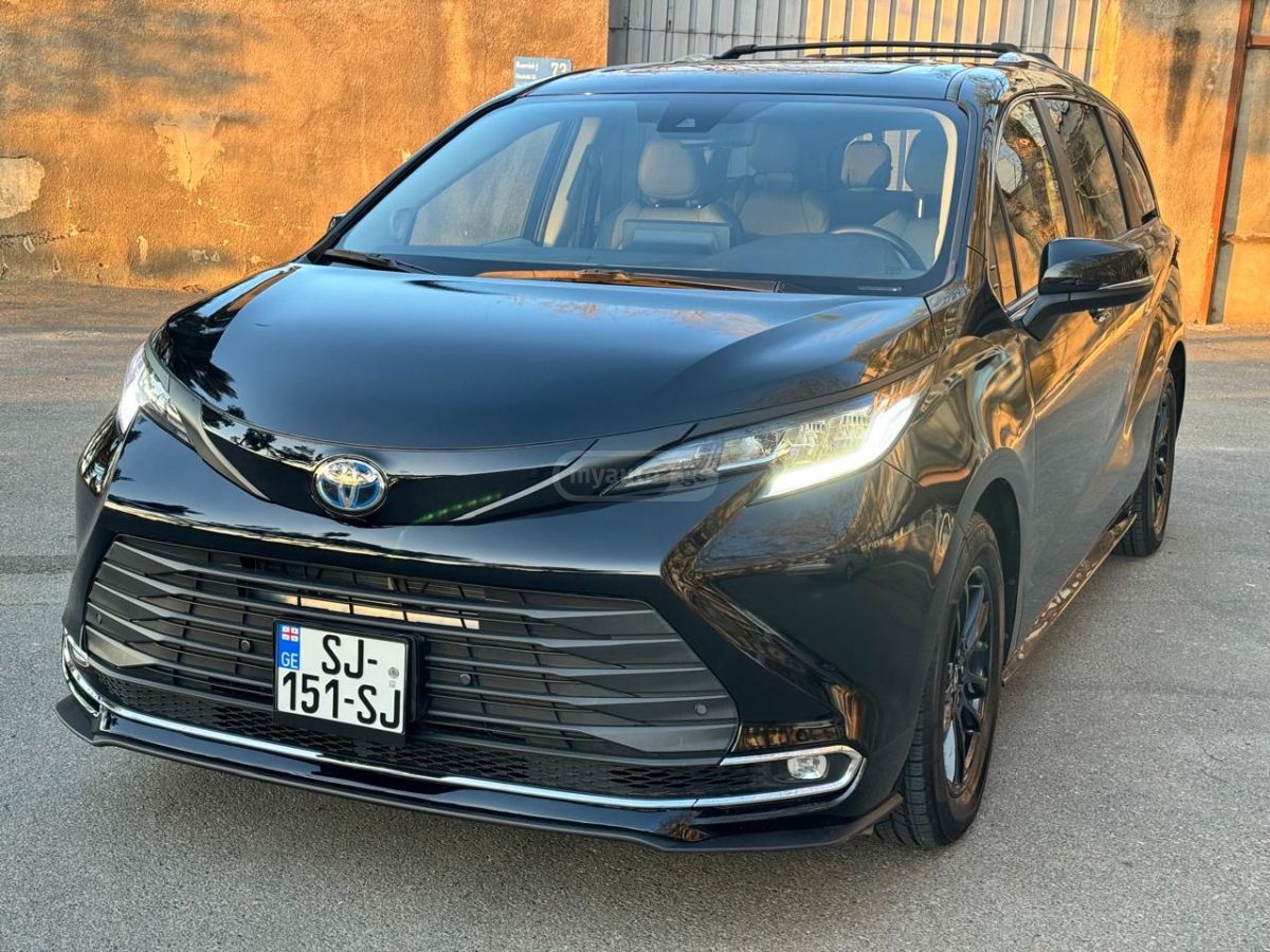 Toyota Sienna - фото 2