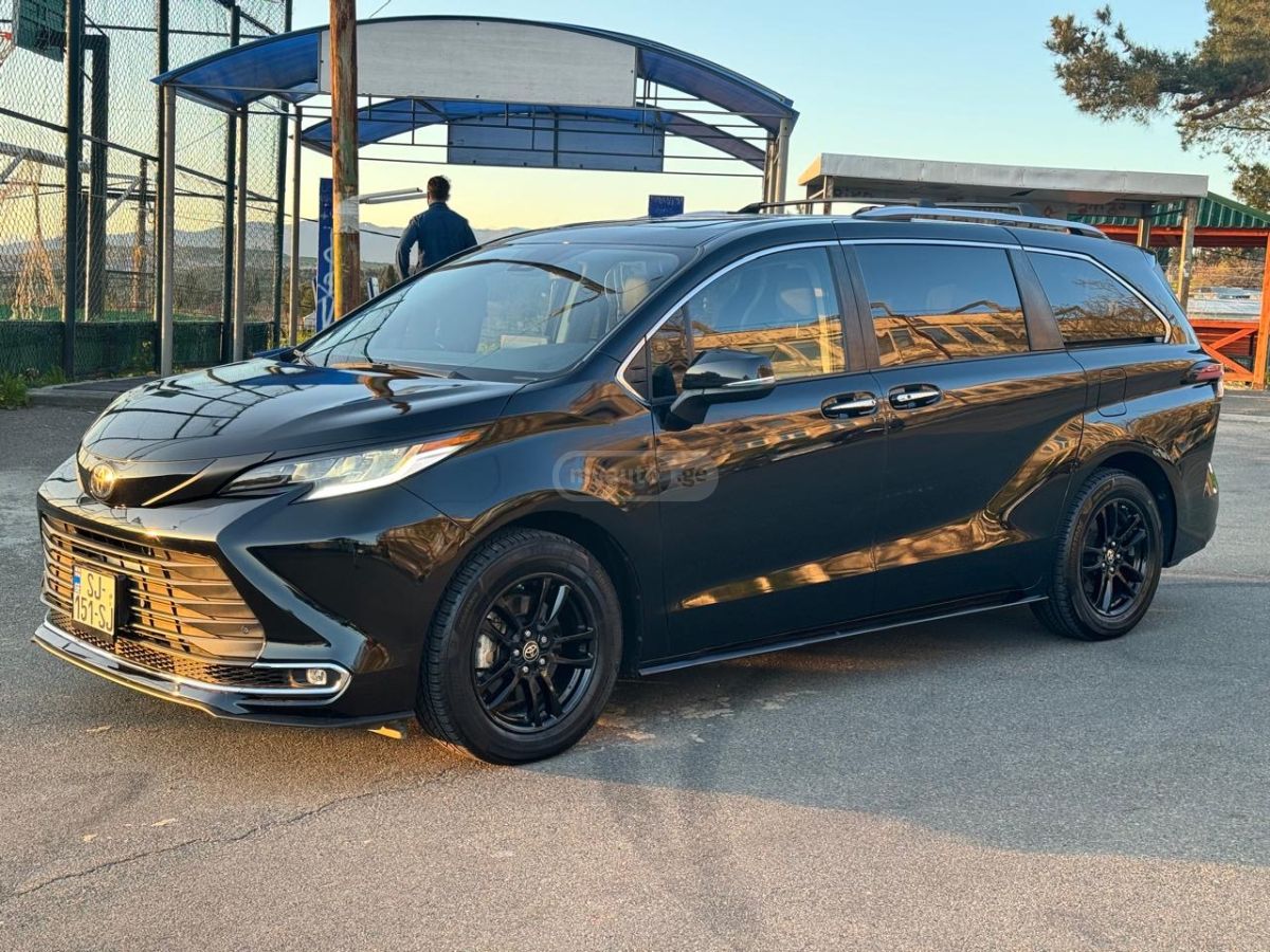 Toyota Sienna - фото 4