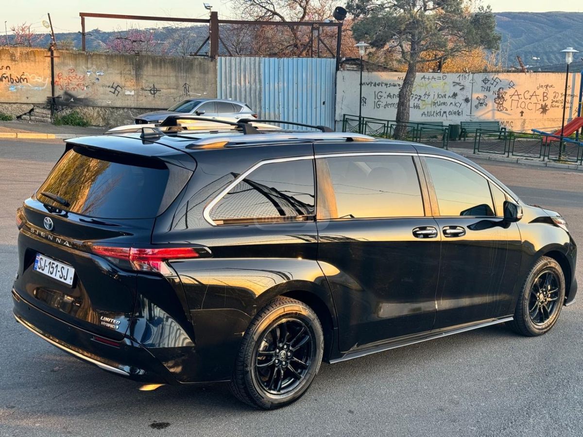 Toyota Sienna - фото 6