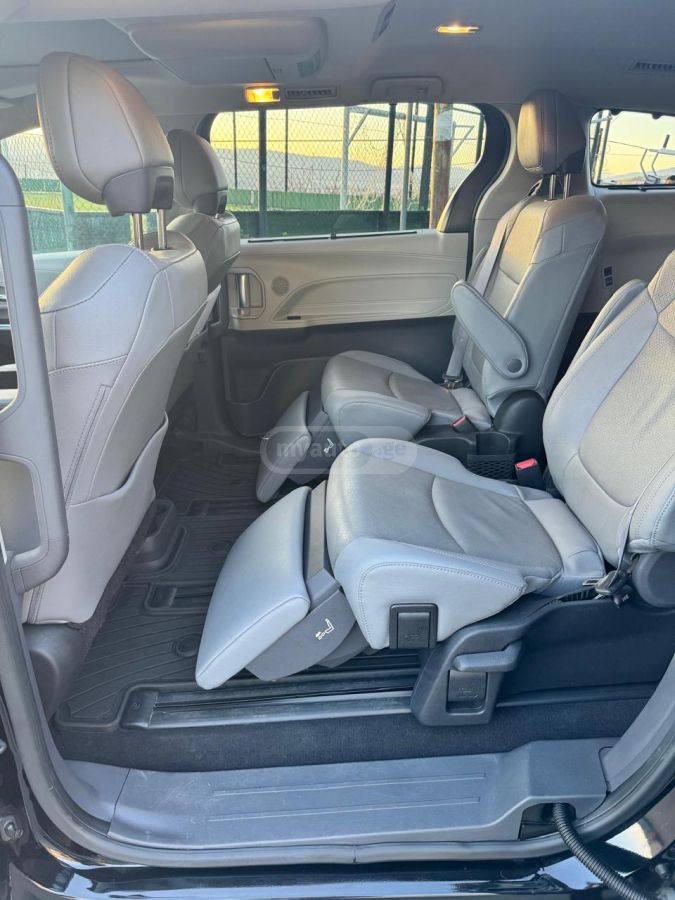 Toyota Sienna - фото 7