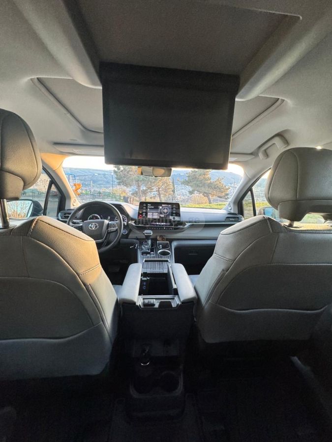 Toyota Sienna - фото 8
